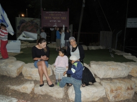 חנוכה חיבורים בני 90 נובמבר 2013 009