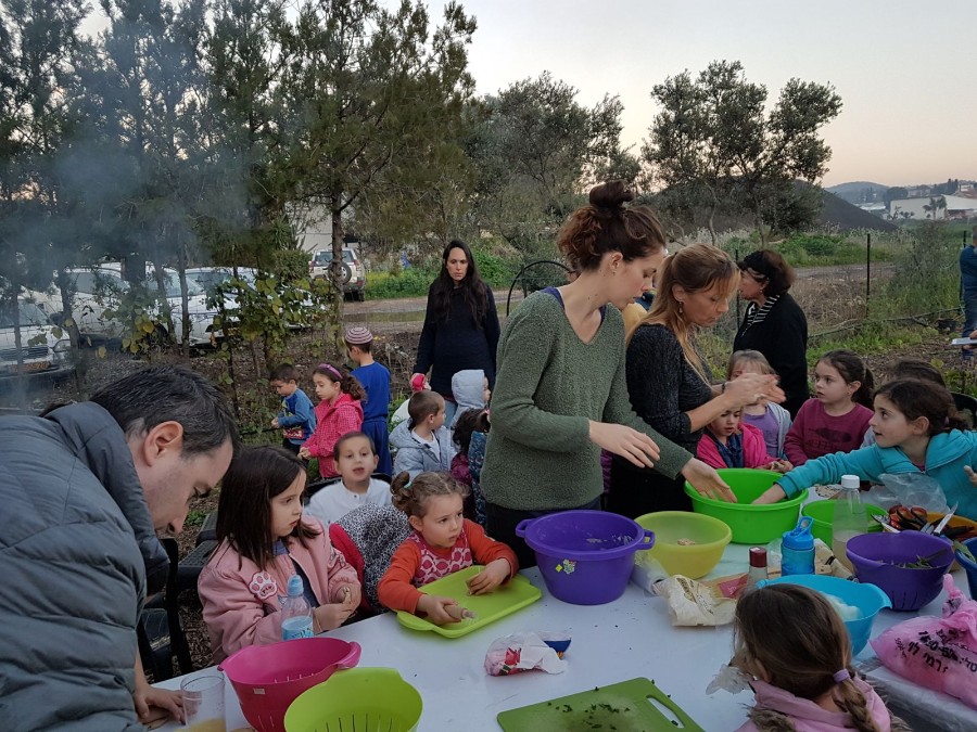 הכנת הבצק לפיתות