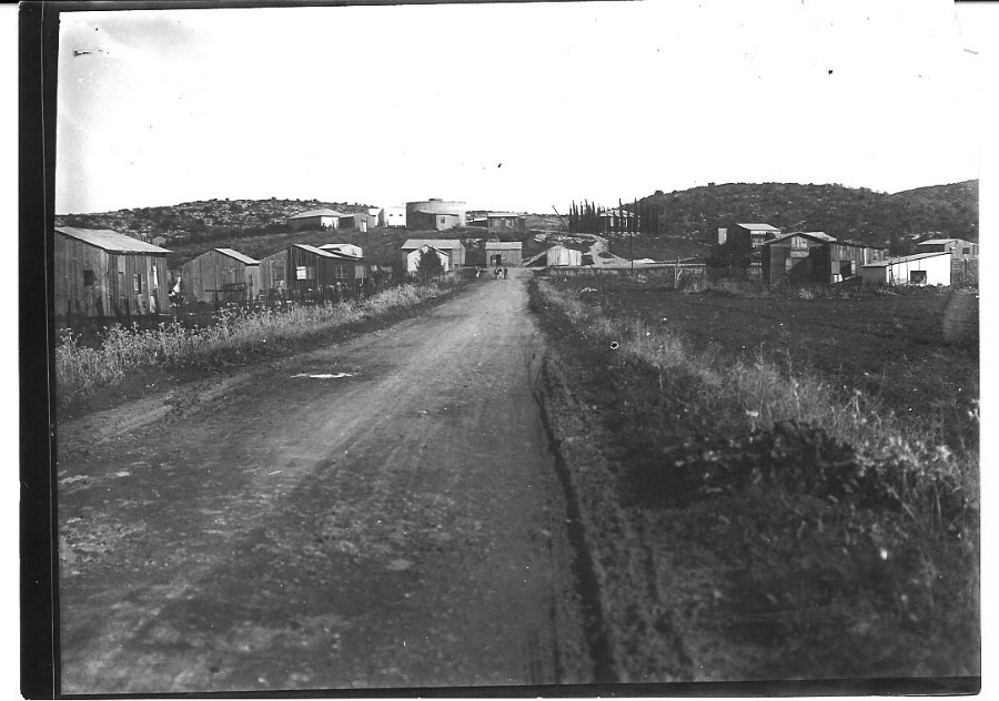 שנות ה-30, הרחוב הראשי- הכניסה לכפר