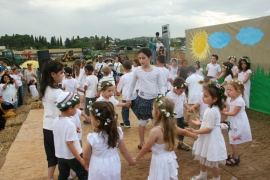 טקס שבועות תשע"ג - 2013 - כפר חסידים(240 תמונות)